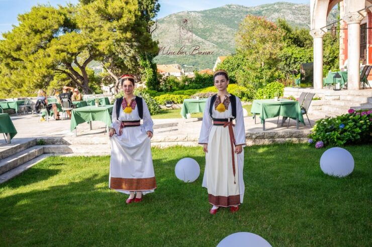 Dubrovnik: Van Gogh Sunflowers Private Collection Gallery - Discovering Villa Banac