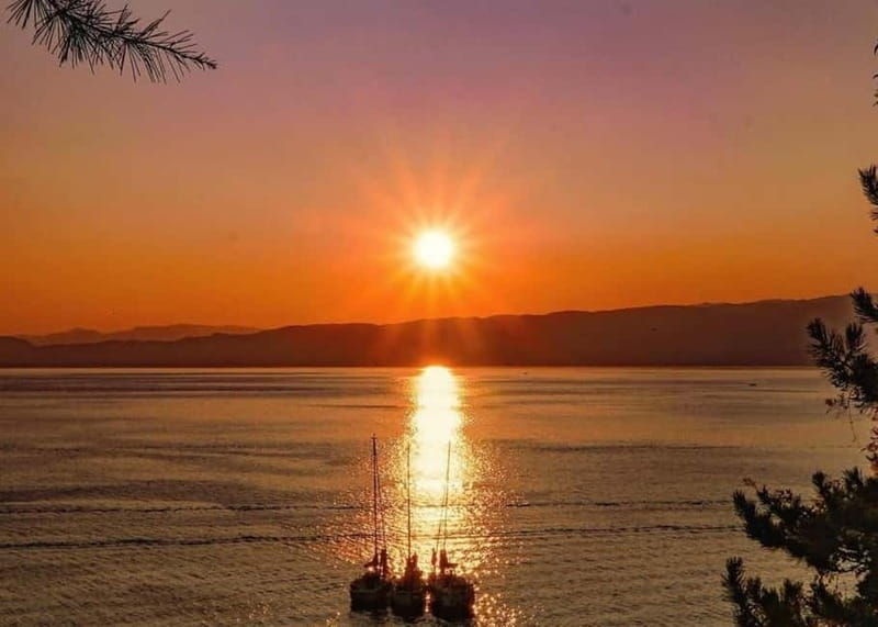 Dubrovnik:Romantic Sunset with a bottle of wine on a yacht - An In-Depth Look at the Experience