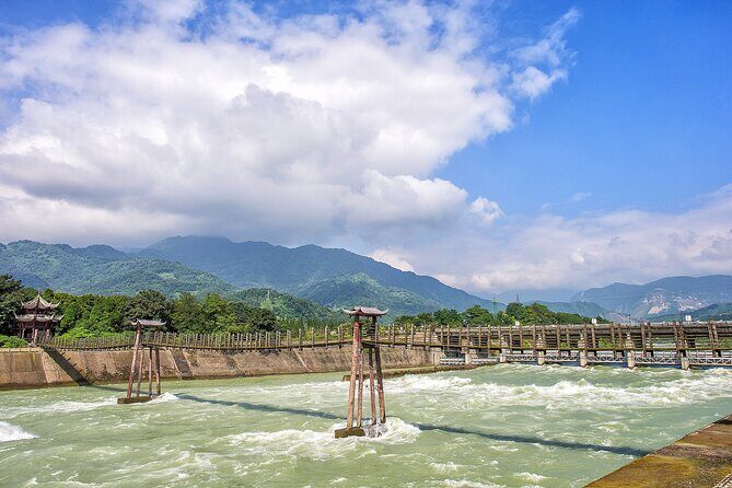 Dujiangyan Irrigation System and Panda Base Day tour - Good To Know