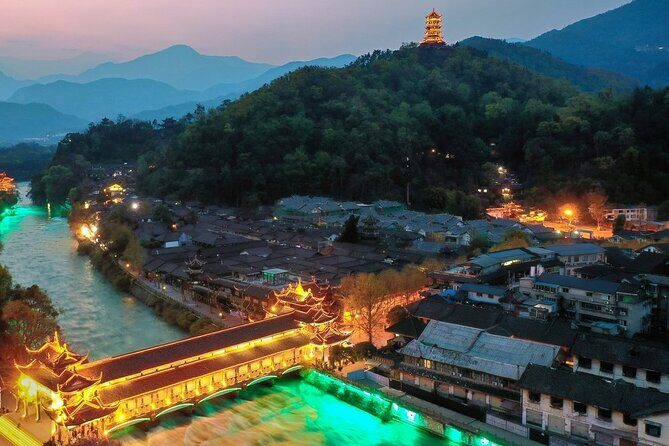 Dujiangyan Panda base & Irrigation System Private Day Tour - Good To Know