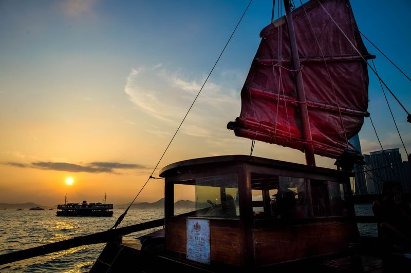 Dukling | Antique Boat Victoria Harbour Cruise - Getting the Best View Without Expecting a Perfect Show