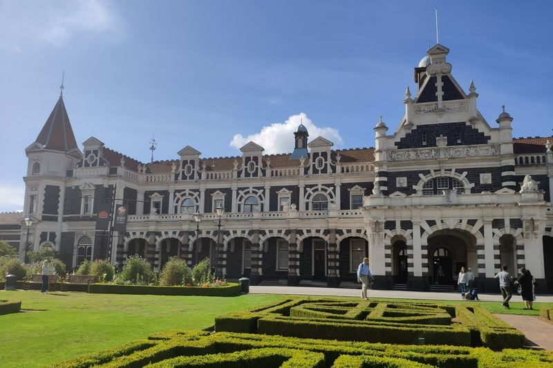 Dunedin City Highlights & Larnach Castle Gardens Tour - At a glance