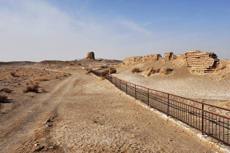 Dunhuang Private Guided Day Tour: Yangguan Scenic Area, Yumen Pass - The Han Great Wall: earth, reeds and beacon towers