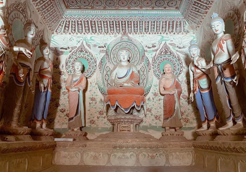 Dunhuang Western Thousand Buddha Caves and Yardang National Geological Park Private Day Tour - A day of cliffs, cave art, and Gobi rock