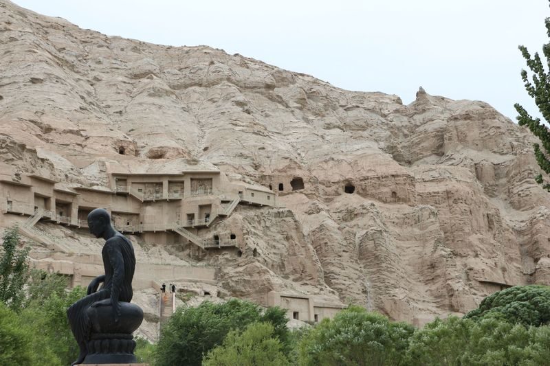 Dunhuang Western Thousand Buddha Caves and Yardang National Geological Park Private Day Tour - Western Thousand Buddha Caves: cliffside art with a long timeline