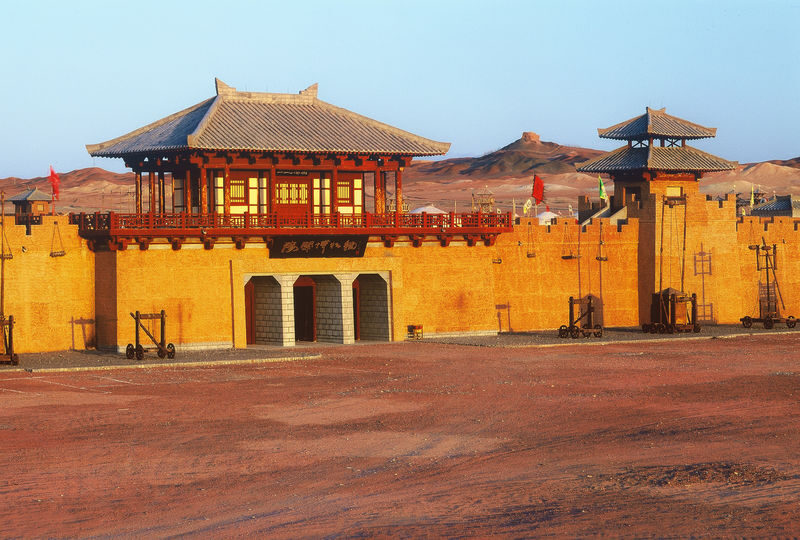 Dunhuang Western Thousand Buddha Caves and Yardang National Geological Park Private Day Tour - Private car or group tour: choose for the day you want