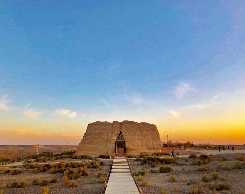 Dunhuang Western Thousand Buddha Caves and Yardang National Geological Park Private Day Tour - What the price covers, and what it does not