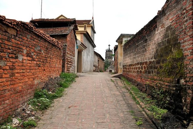 Duong Lam Ancient Village Private Tour: Ancient Vestage, Fortress - Common Questions