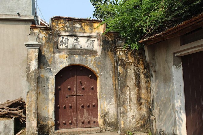 Duong Lam Ancient Village Private Tour - Visit to Bat Trang Village: Ceramics and Crafts