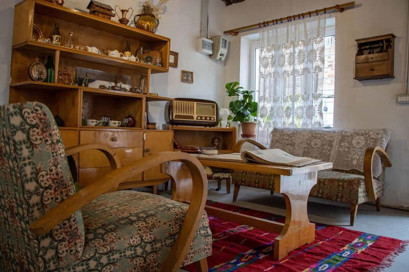 Durrës: Peeping Tourist Exhibition Ticket - Good To Know