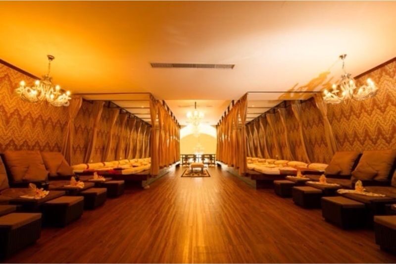 Dusita Spa Experience in Samui - A foot bath and turmeric scrub begin the session