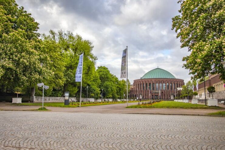 Dusseldorf: Capture the Most Photogenic Spots With a Local - Unique Perspective on Dusseldorfs Landmarks