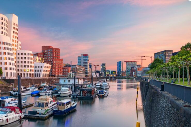 Düsseldorf: City Exploration Game and Tour - Reservation Information