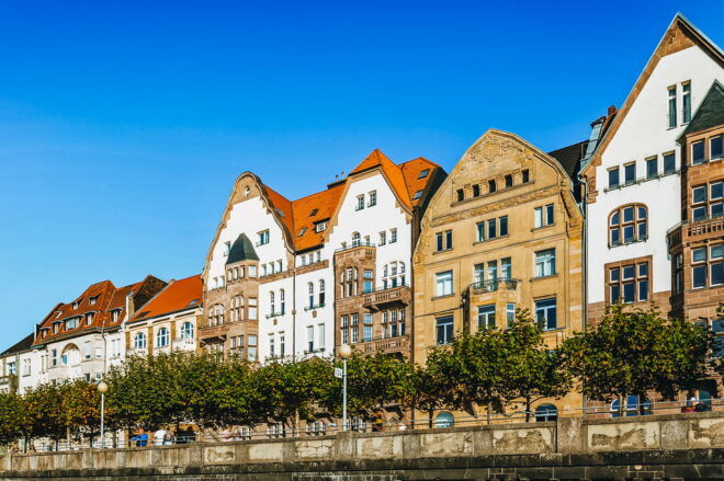 Düsseldorf: City Sightseeing Cruise on the Rhine - Onboard Offerings