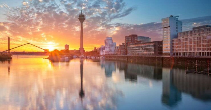 Düsseldorf: First Discovery Walk and Reading Walking Tour - Tour Highlights
