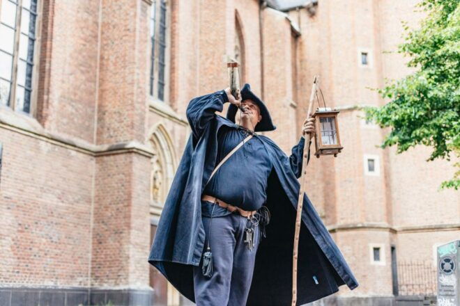 Düsseldorf: Guided Tour With a Night Watchman - Explore the Illuminated Streets of Düsseldorf Altstadt