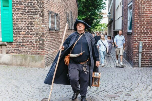 Düsseldorf: Guided Tour With a Night Watchman - Customer Reviews and Ratings of the Tour