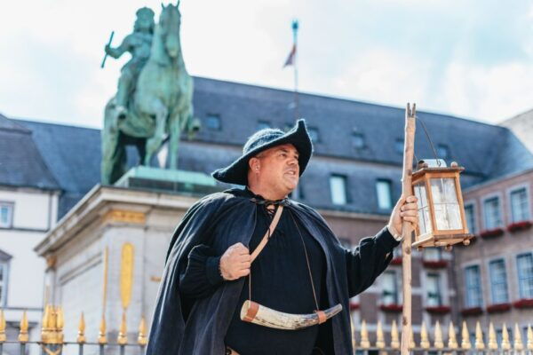 Düsseldorf: Guided Tour With a Night Watchman - Pricing and Availability Information