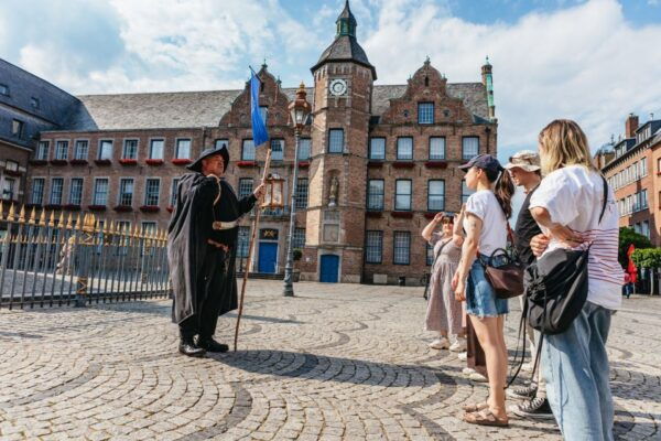 Düsseldorf: Guided Tour With a Night Watchman - Common Questions