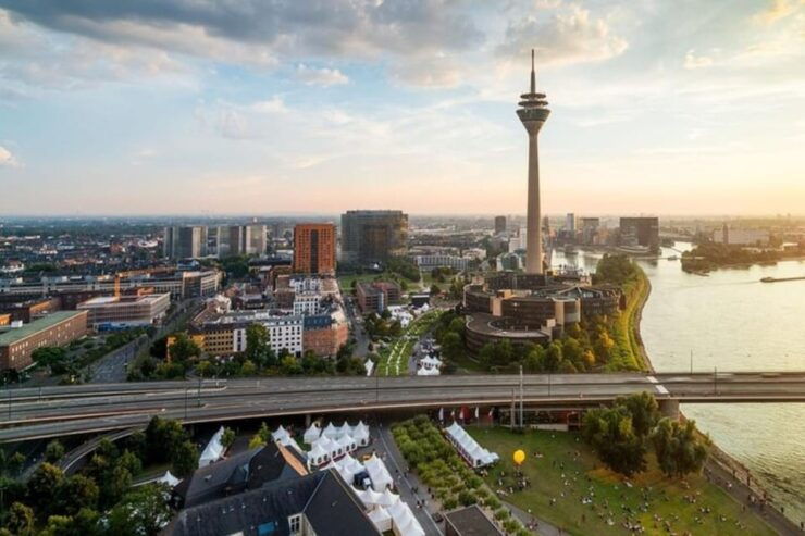 Dusseldorf : Highlights Walking Tour With a Guide - Key Highlights of the Tour
