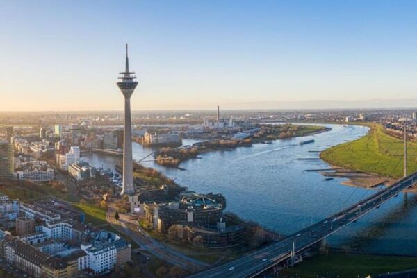 Dusseldorf : Highlights Walking Tour With a Guide - Meeting Point Information
