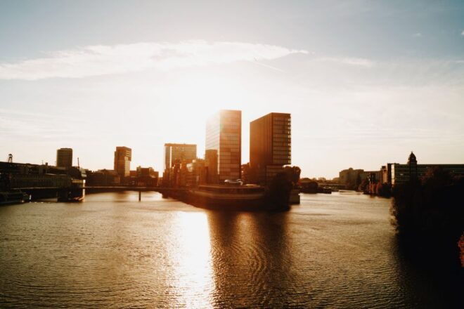 Dusseldorf: Instagram Scenic Spots Guided Walking Tour - Stahlhof Building Photography Spot