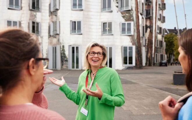 Düsseldorf: MedienHafen Tour - Common Questions