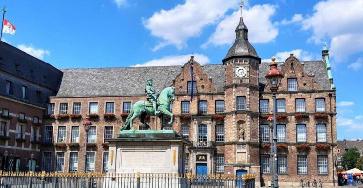 Dusseldorf: Old Town & Altbier Tour - Tour Highlights
