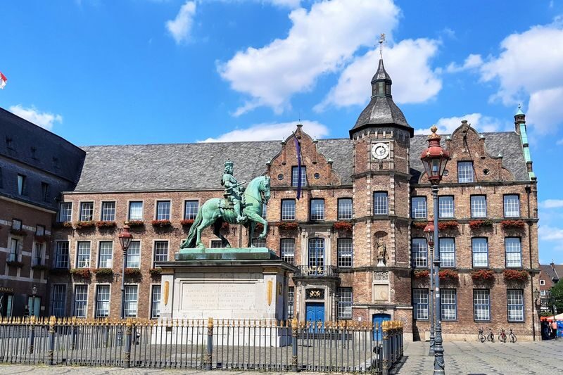 Dusseldorf Old Town and Altbier 2-Hour Tour - Altbier at Schumacher