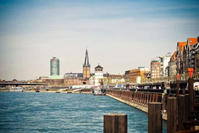 Düsseldorf: Private Christmas Market Tour - Explore the Festive Streets of Altstadt