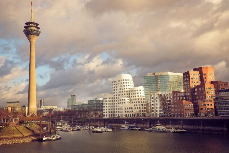 Düsseldorf: Private Walking Tour With a Professional Guide - Experience on the Walking Tour