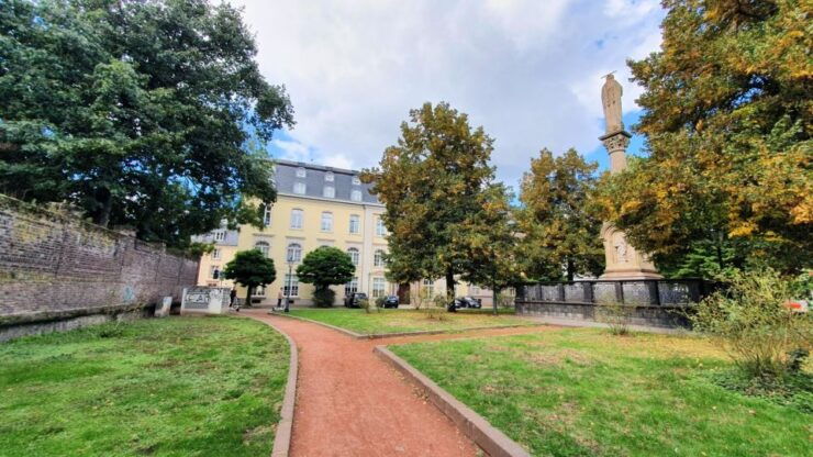 Düsseldorf: Self-Guided Walk Along River Düssel to Old Town - Experience Highlights