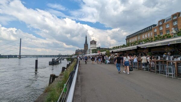 Düsseldorf: Tipping Based - Old Town Walking Tour - Accessibility and Comfort