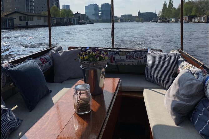 Dutch Cheese and Drinks Guided Amsterdam Canal Cruise With Locals - Local Drinks Selection
