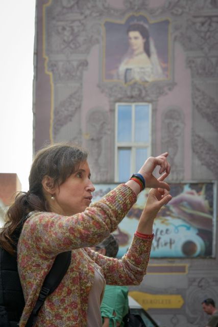 Dutch-Language Walking Tour With Gastronomy in the Old Town - Inclusions and Exclusions