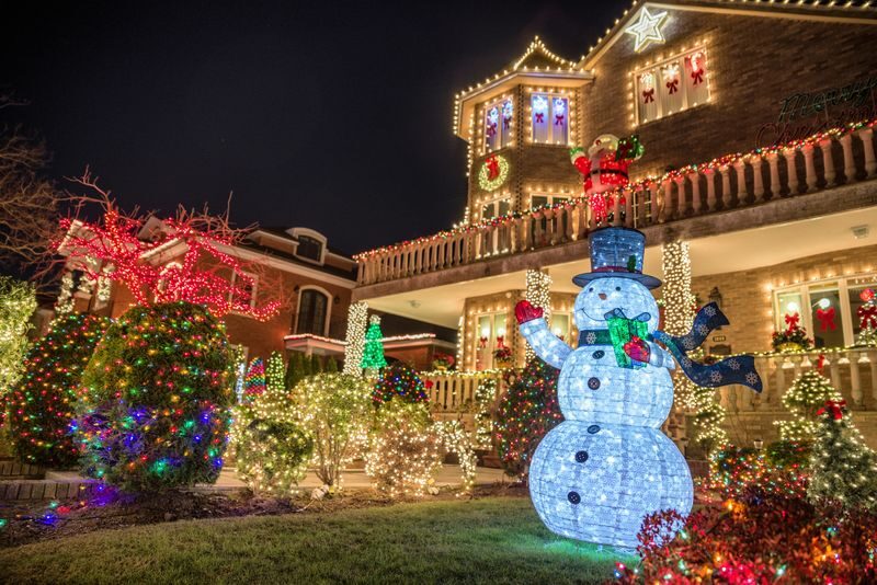 Dyker Heights Luxury Holiday Lights Tour in New York - The Dyker Heights Christmas Lights Tour at a glance