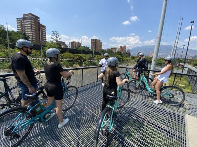 E-Bike City Tour Medellin With Local Beer and Snacks - Expert Tour Guide Experience