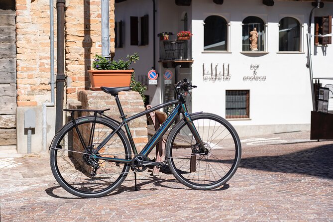 E-Bike in the Langhe: Landscapes, Wines and Cuisine. - Common Questions