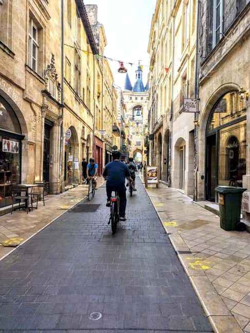 E-bike journey from Bordeaux to Saint-Emilion with lunch - An in-depth look at the experience