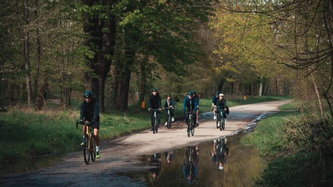 E-Gravel Bike Rental in Paris - Included Equipment and Accessories