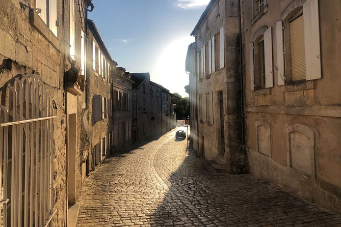E-Scavenger Hunt Cognac: Explore the City at Your Own Pace - Game Access and Smartphone Requirements