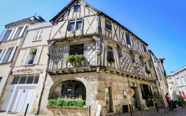 E-Scavenger Hunt: Explore Cognac at Your Own Pace - Booking Process and Inclusions