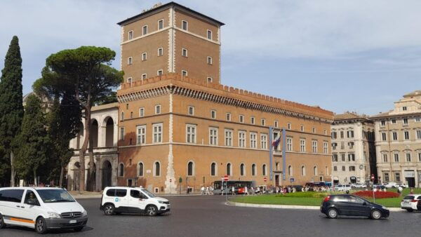 E-Scavenger Hunt: Explore Rome at Your Own Pace - Description of the Activity