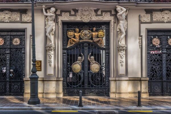 E-Scavenger Hunt: Explore Valencia at Your Own Pace - Preparation and Important Details