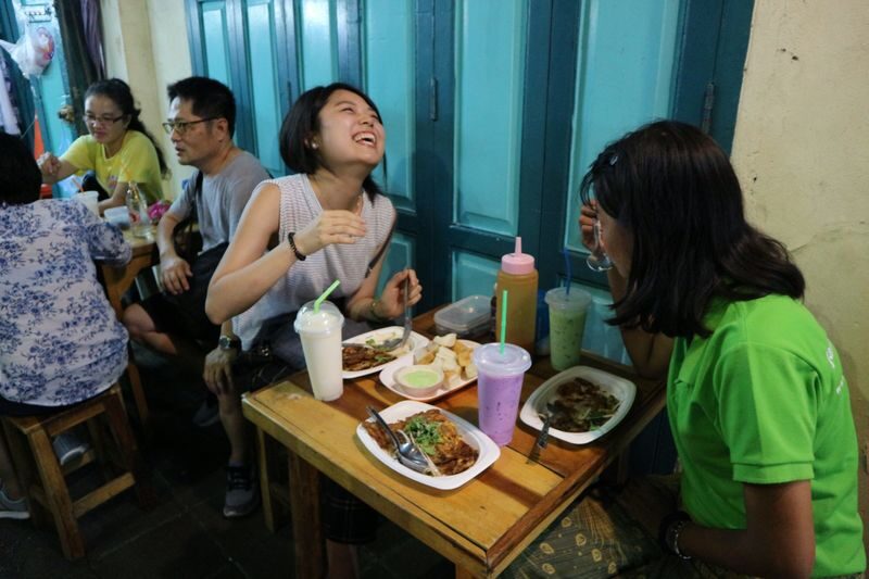 E-Scooter Night Tour with Local Street Food - Wat Arun and the ferry across the Chao Phraya