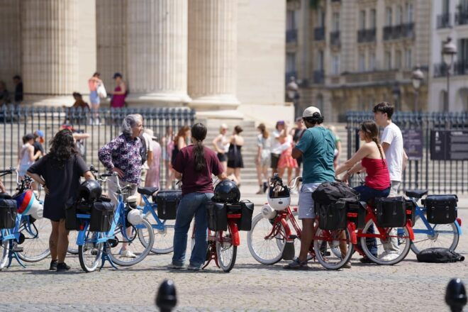 E-Solex Bike Guided Small Tour: Pariss Left Bank (2h) - Booking Information