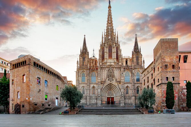E-Ticket to Barcelona Cathedral With Free City Audio Tour - Barcelona Cathedral Highlights