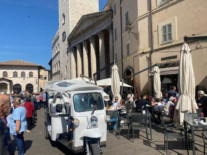 E - Tuk Family Assisi - Exploring Assisis Landmarks