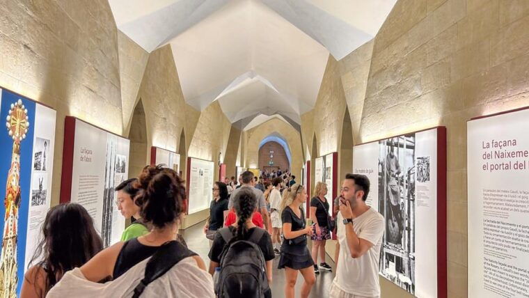 Early Access to Sagrada Familia W/ Optional Tower Access - Meeting and Entry