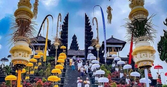 East Bali Tour: Besakih Temple, Lempuyang Gate, Tirta Gangga - Besakih Temple Experience